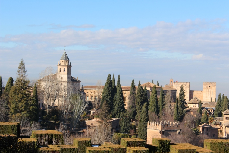 Blick vom Generalife auf den Rest der Alhambra
